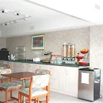Lexington Inn & Suites-Windsor 
